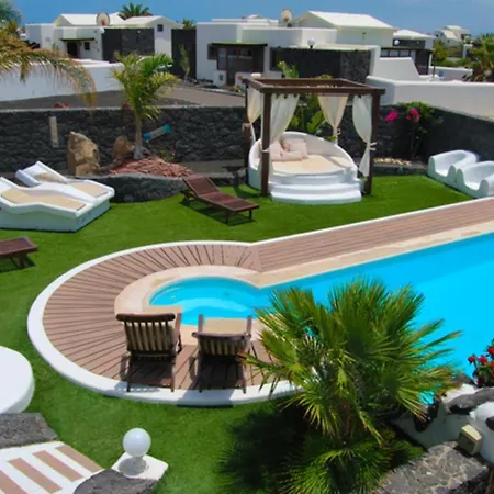 Villa Eslanzarote Victoria, Heated Pool, Super Wifi, Sat Tv *
