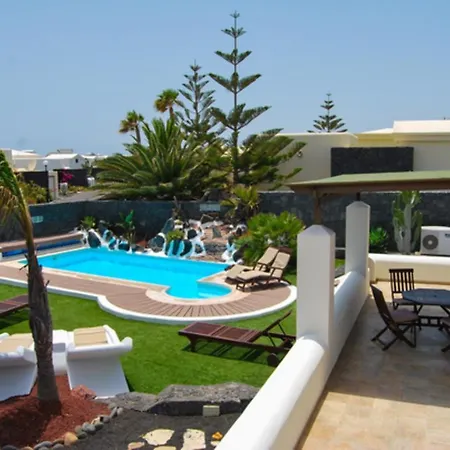 Eslanzarote Victoria, Heated Pool, Super Wifi, Sat Tv Villa