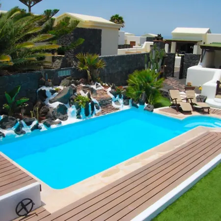 Villa Eslanzarote Victoria, Heated Pool, Super Wifi, Sat Tv *